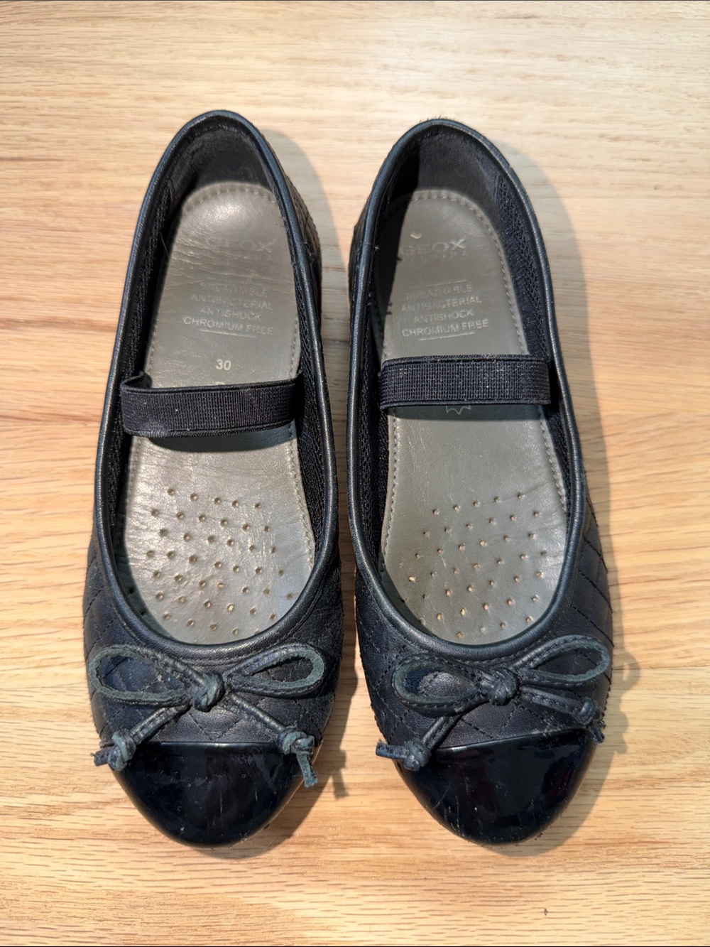 GEOX Girls Junior Plié Quilted Ballet Flats with elastic strap EUR sz 30